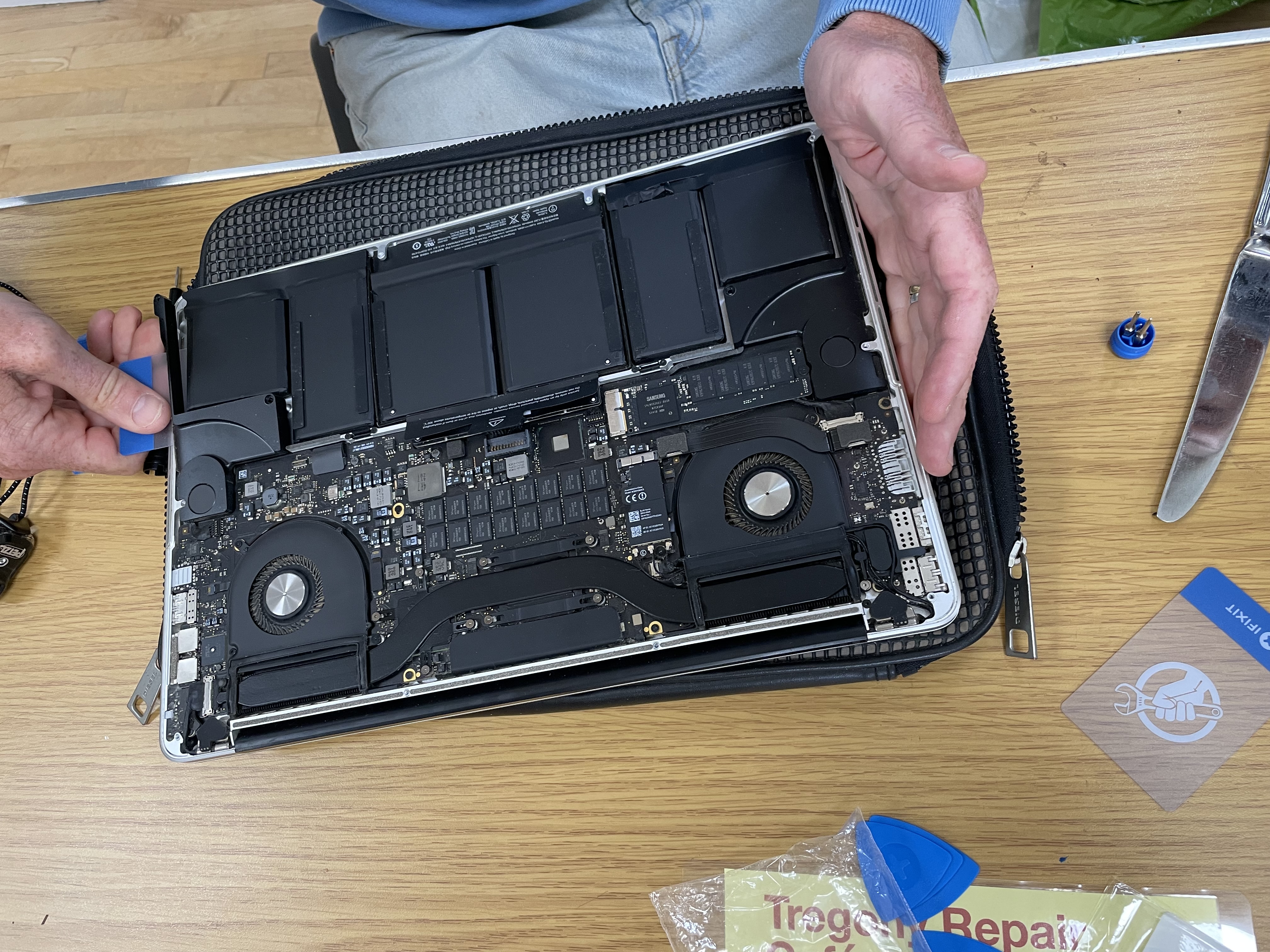 Installing a new laptop battery, giving the device more life
